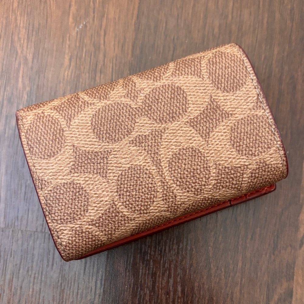 Coach Essential Mini Trifold Wallet in Signature Canvas - Picture 4 of 7